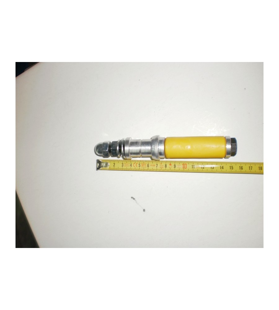 TORNILLO + SILEMB.SOP.PARACHO.TRASERO ALUM. LARGO 28MM.